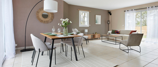 Home staging pour vente immobiliere en s'adaptant à l'existant avec murs couleur marron